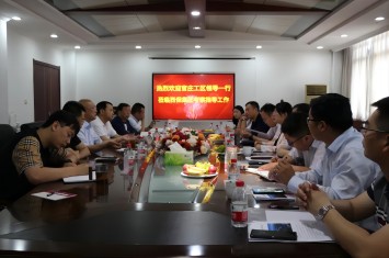 南阳市官庄工区党政考察团在PG游戏官网·(中国)官方网站集团座谈调研