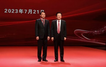  PG游戏官网·(中国)官方网站集团蝉联市五星级企业荣誉，集团董事长、总经理李伟锋获市“功勋企业家”称号